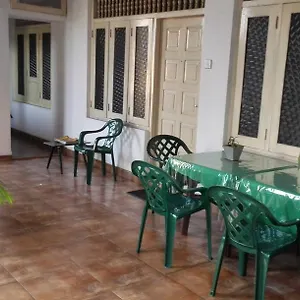 Guest house 100 Dehiwala-Mount Lavinia